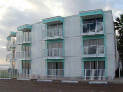 Side view of La Internaciional - #211 in the middle